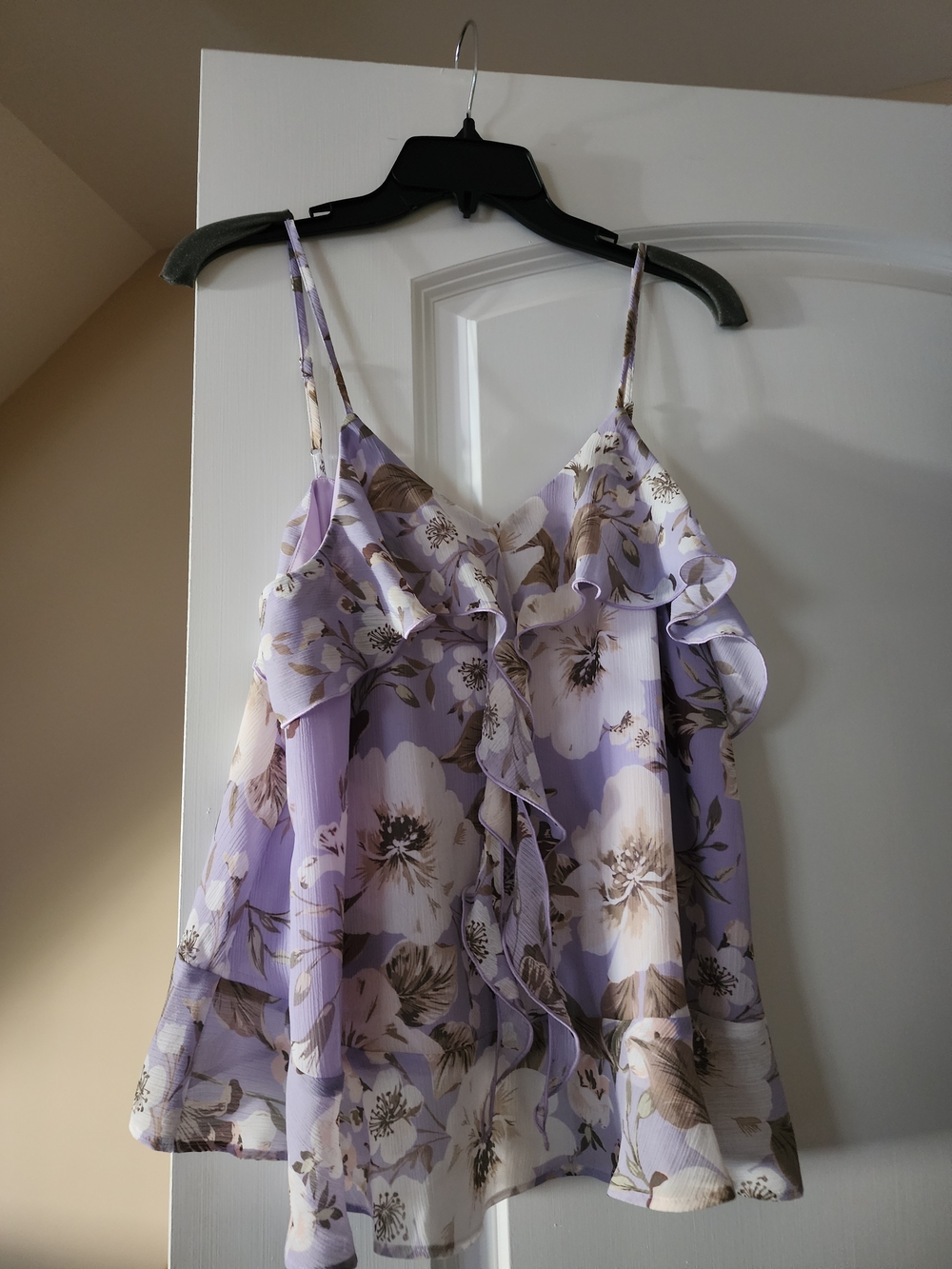 🌸☀️LOFT Lavender Floral Ruffle Cami - Picture 2 of 4